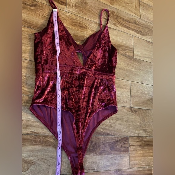 Essue Burgundy Velvet Women’s Thong Bodysuit Size Medium - Picture 14 of 15